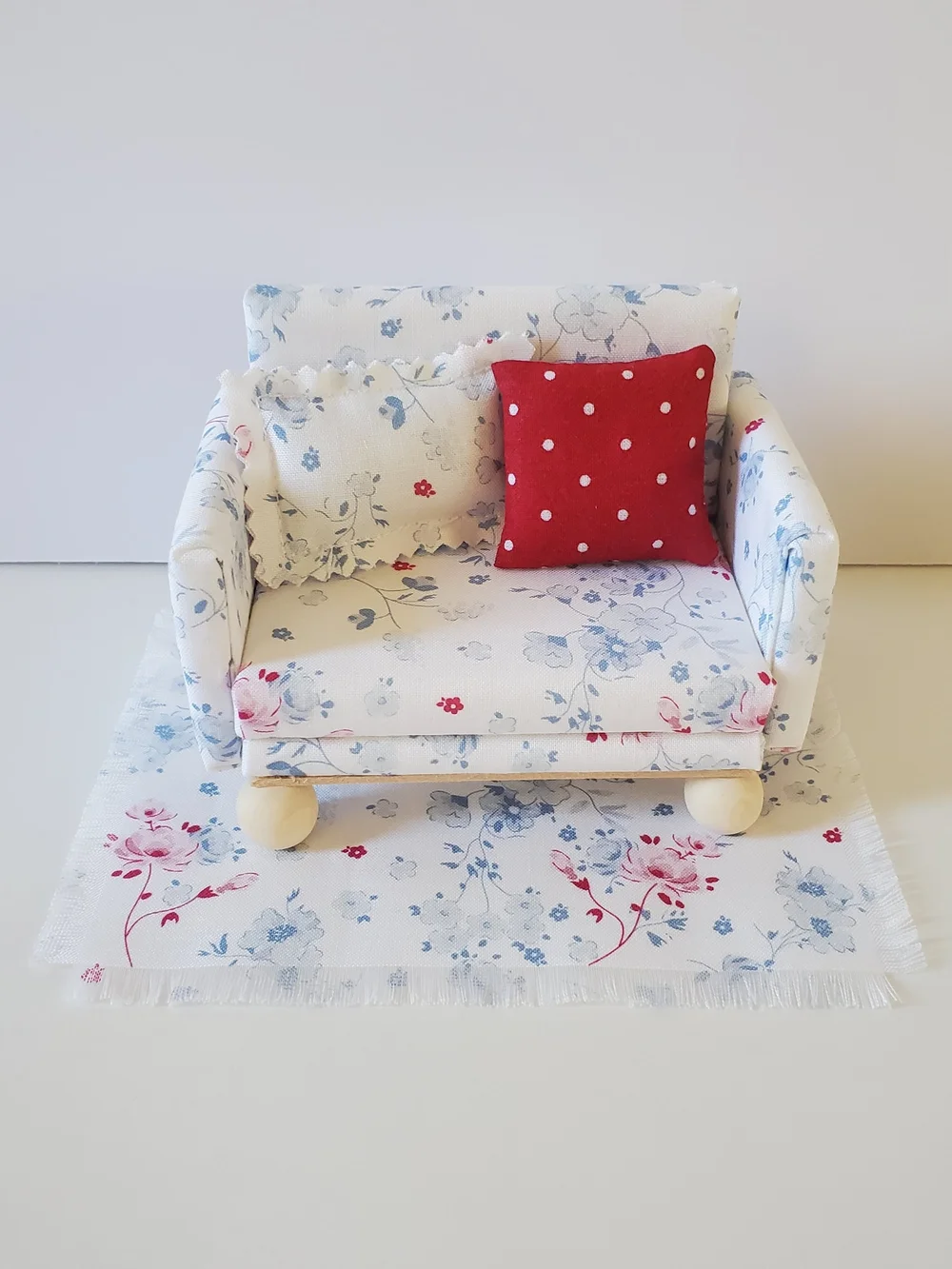 Miniature Dollhouse 1:12 Scale Loveseat Floral Sofa Maileg